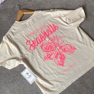 NWT Hawaiian Boutique Seashells Graphic Tee - Cream and Pink